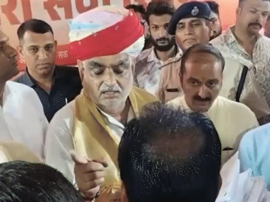 भीलवाड़ा में यूडीएच मंत्री झाबर सिंह खर्रा को झेलना पड़ा जनता का तीखा विरोध: 'थांका राज में 12 महीने...' वाले बयान पर भड़के लोग, जयपुर आवास पर धरने की दी चेतावनी