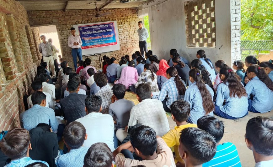 विद्यार्थियों को साइबर ठगी से बचाव, कानूनी अधिकार एवं हेल्पलाइन सेवाओं की दी जानकारी;   विद्यालय में लगाई गई 'कोर्ट वाली दीदी' शिकायत पेटी