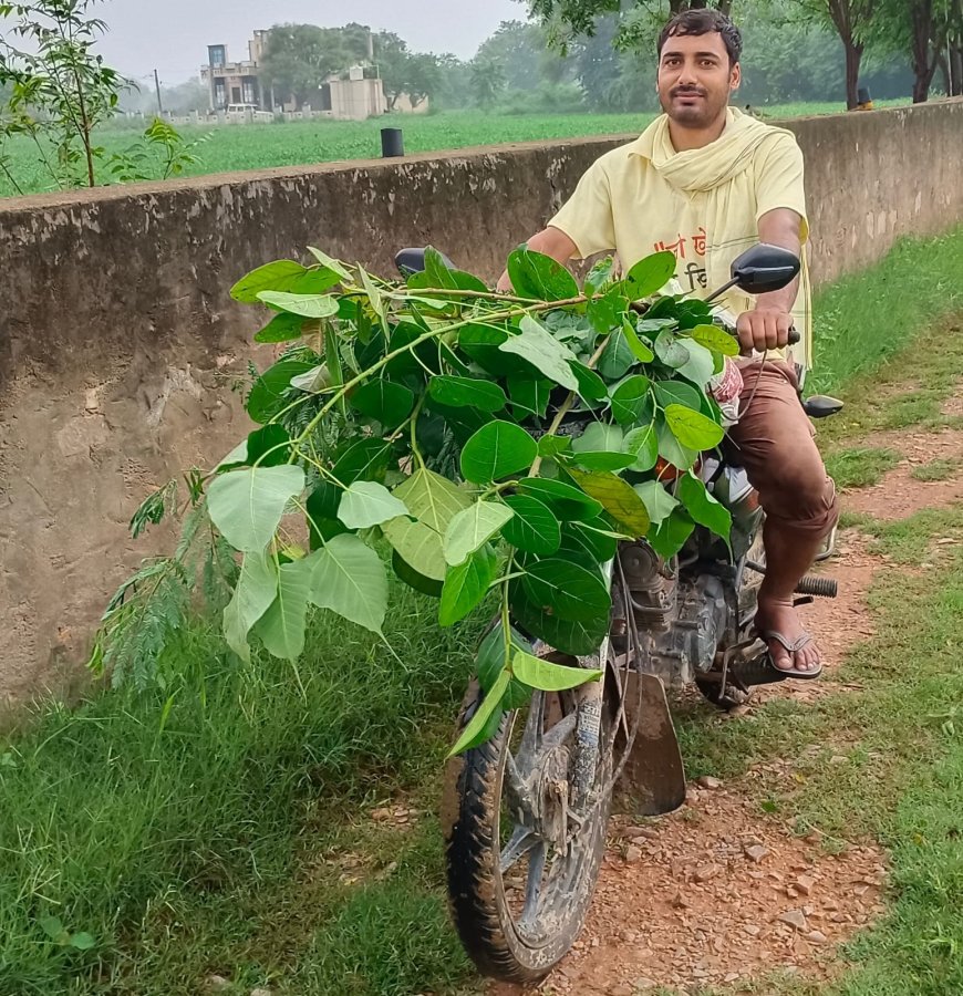 मोटरसाइकिल पर बरगद-पीपल के पौधे लेकर पर्यावरण महायज्ञ के लिए निकले  शर्मा
