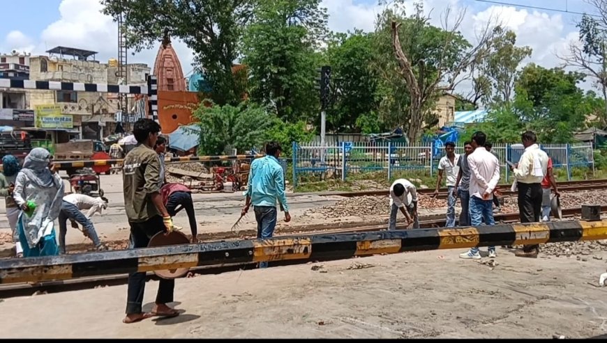 रेलवे फाटक-93 दो दिन से बंद, ट्रैक मेंटेनेंस से थमी शहर की रफ्तार, ROB निर्माण में देरी पर फूटा गुस्सा