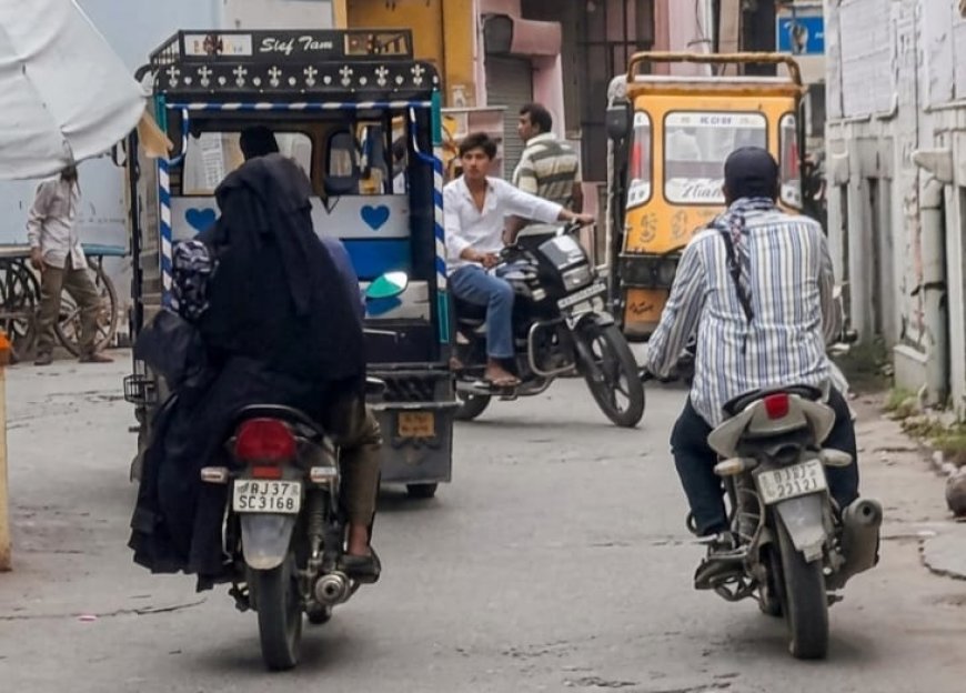 मकराना में बेतरतीब टेम्पो संचालन से यातायात चरमराया, ज्ञापन देकर सख्त कार्रवाई की उठाई मांग