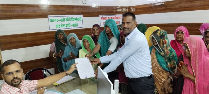 अतिक्रमण से बंद हुआ लुहारी कलां में आम रास्ता, ग्रामीणों ने एसडीएम से लगाई गुहार