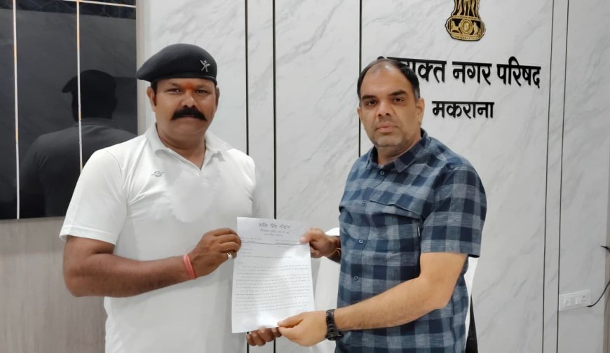 स्टेशन रोड पर जलभराव व क्षतिग्रस्त सड़कों की समस्या: निवर्तमान पार्षद शक्ति सिंह ने आयुक्त को सौंपा ज्ञापन
