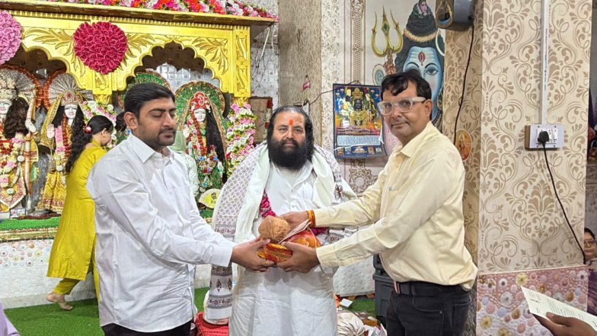 रामगढ़: 'गुरु वंदन' कार्यक्रम के तहत बाबा गिरवरनाथ मंदिर में बाबा नंदलाल का किया पूजन, लिया आशीर्वाद