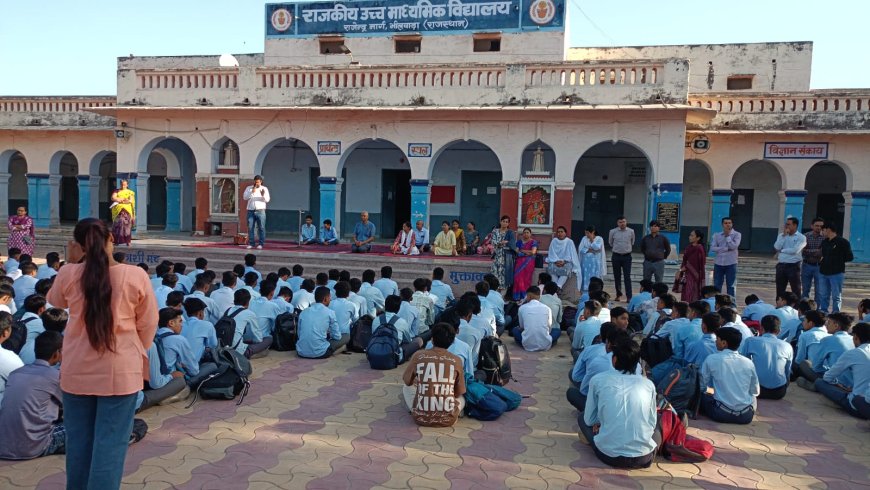 गुरु पूर्णिमा पर राजेंद्र मार्ग विद्यालय में गुरु वंदन कार्यक्रम आयोजित