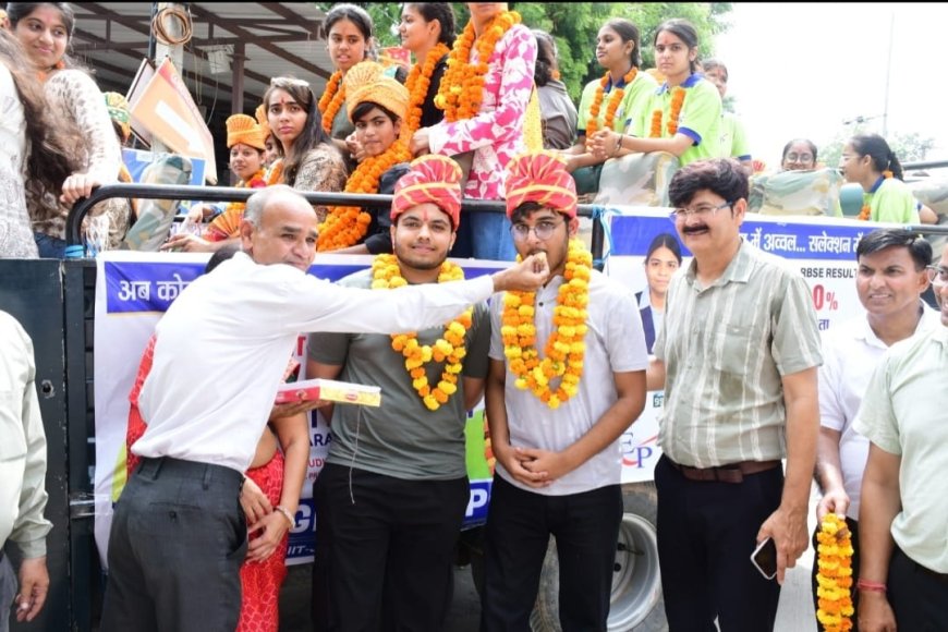 ई.पी. स्कूल की ऐतिहासिक 'विद्यार्थी चेतना रैली': देशभक्ति के नारों से गूंजा खैरथल
