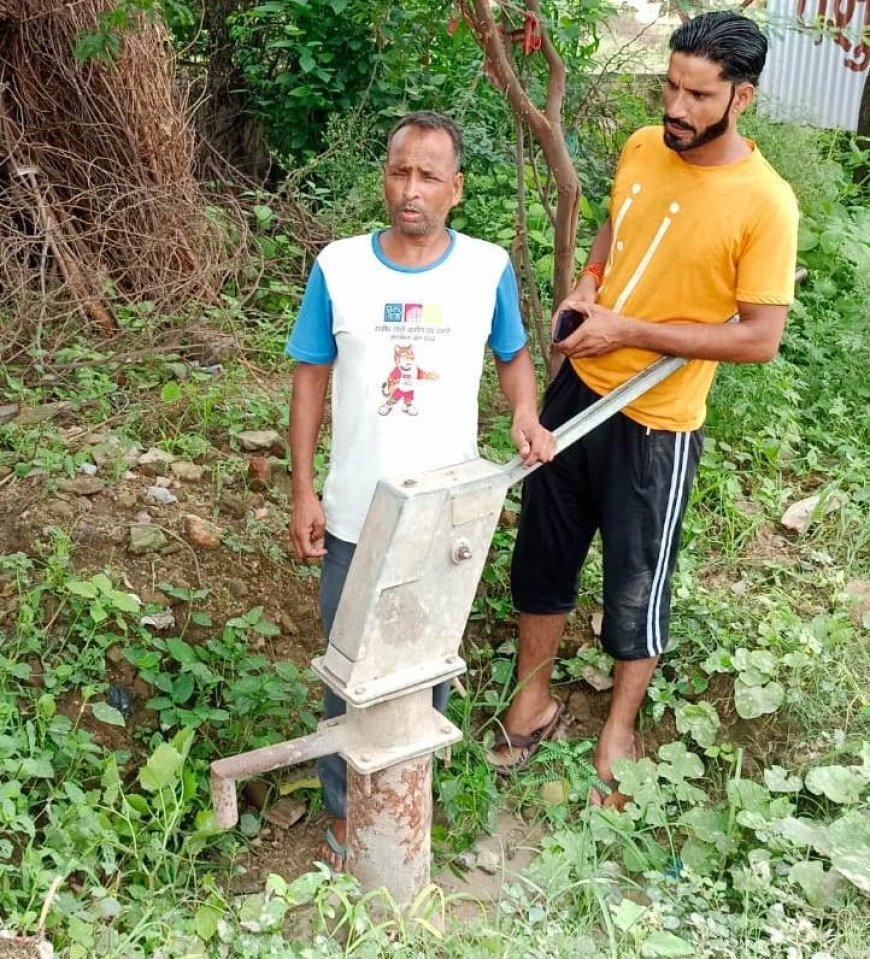 दावे बड़े-बड़े: एक तरफ चंबल का पानी लाने की कवायद, दूसरी तरफ 5 साल से खराब पड़ा हैंडपंप