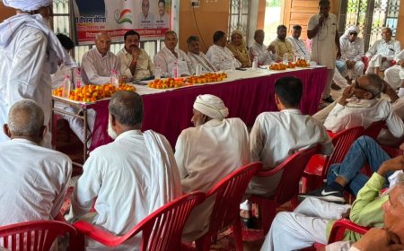 निकाय व पंचायत चुनाव की तैयारियों में जुटी कांग्रेस, खैरथल में दिग्गज नेताओं की मौजूदगी में हुई बड़ी बैठक