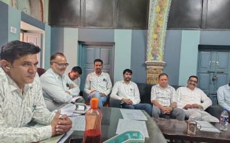 15 अगस्त की तैयारियों पर महामंथन: बोर्ड टॉपर्स और बेहतरीन कार्य करने वाले शिक्षक-कर्मचारी होंगे सम्मानित