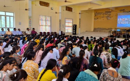 अग्रसेन महिला महाविद्यालय खेरली में नशा मुक्ति अभियान के तहत प्रधानमंत्री के वर्चुअल कार्यक्रम का सीधा प्रसारण