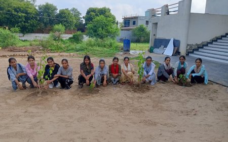 कॉलेज की बालिकाओं ने लिया वन संरक्षण का संकल्प, 111 पौधे लगाने का रखा लक्ष्य