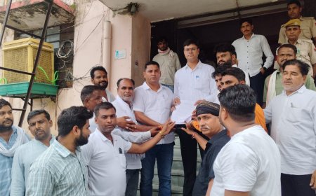 जहाजपुर मे लोगों को नियमानुसार बजरी उपलब्ध कराने की मांग, मुख्यमंत्री के नाम सौंपा ज्ञापन