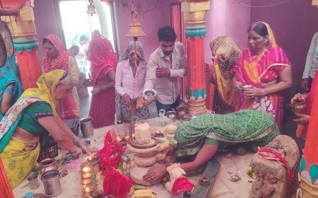 सावन के पहले सोमवार पर शिवभक्ति की बयार: सुबह से दोपहर तक जल और पंचामृत अभिषेक के लिए लगी कतारें