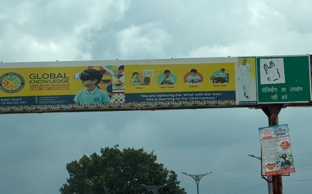 पालिका की चेतावनी बनी मज़ाक: 'अतिक्रमण न करें' लिखे बोर्ड पर ही अवैध कब्जा, उठ रहे सवाल