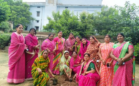 हरियाली की ओर कदम: वैश्य महिला समिति ने नसियां जैन मंदिर में रोपे 21 पौधे, लिया देखभाल का संकल्प