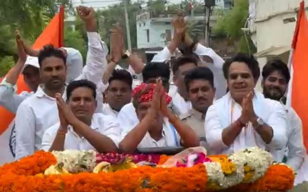 9 अगस्त 'विश्व आदिवासी दिवस' की तैयारियां तेज: महुवा विधायक राजेंद्र मीणा ने टोडाभीम के 46 गांवों में बांटे पीले चावल, मीणा हाईकोर्ट का दिया न्योता