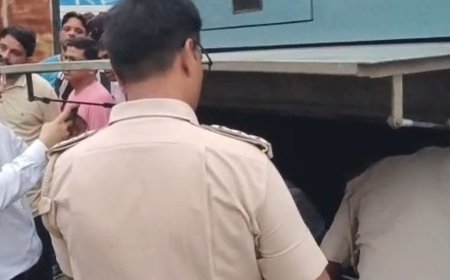 यात्रियों की सुरक्षा से खिलवाड़ पड़ा भारी: खाटूश्याम मंदिर क्षेत्र में 5 प्राइवेट स्लीपर बसें सीज, 150 यात्री हुए परेशान