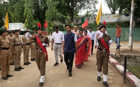 नवोदय विद्यालय स्थापना दिवस पर सांस्कृतिक कार्यक्रमों की धूम, जिला कलेक्टर ने किया विद्यार्थियों का उत्साहवर्धन