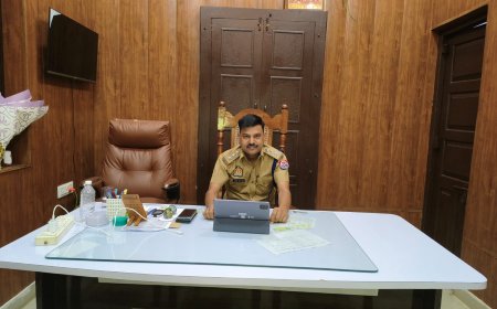 कांवड़ यात्रा की सुरक्षा व सुविधाओं को लेकर सीओ दातागंज अशेष नाथ सिंह की बैठक, मातहतों को दिए कड़े निर्देश