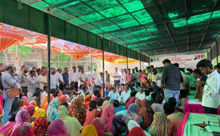 22 दिनों से जारी धरने से चरमराई शहर की सफाई व्यवस्था; लोढ़ा ने दी कार्रवाई की चेतावनी, आयुक्त ने दिया जल्द वेतन भुगतान का आश्वासन