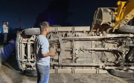 बिहार से मरीज लेकर गोरखपुर आ रही एंबुलेंस पलटी, चालक समेत 5 घायल, हाइवे पर मचा हड़कंप