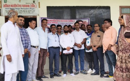 अखिल भारतीय रैगर महासभा के जयपुर मुख्यालय पर 4 सूत्री मांगों को लेकर धरना: राष्ट्रीय अध्यक्ष बी. एल. नवल को सौंपा ज्ञापन, बैठक में फैसले का आश्वासन