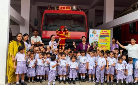 मित्रम प्ले स्कूल के बच्चों का फायर स्टेशन का शैक्षणिक भ्रमण, फायरफाइटर्स के साहस और कार्यप्रणाली से हुए रूबरू