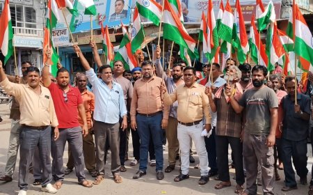 हाथ में तिरंगा, दिल में देशप्रेम! स्वतंत्रता दिवस के रंग में रंगा मकराना, कर्मचारियों की पहल का हुआ स्वागत