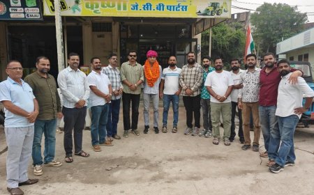 'बुलेट बाबा' स्थल पर गूंजे "भारत माता की जय" के नारे! वायुवीर के प्रथम गांव आगमन पर ग्रामीणों ने पहनाया साफा, बांटी मिठाई