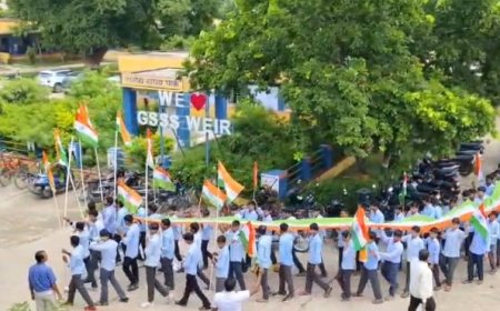 हर घर तिरंगा अभियान: पीएम श्री स्कूल वैर के विद्यार्थियों ने 51 मीटर लंबे तिरंगे के साथ निकाली भव्य रैली