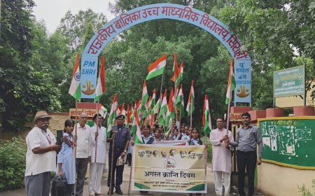 सिरोही के पीएम श्री बालिका विद्यालय में गूंजा 'हर घर तिरंगा': केंद्रीय संचार ब्यूरो ने कराई प्रश्नोत्तरी और जागरूकता रैली