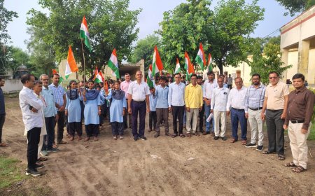 हाथों में तिरंगा, होठों पर वंदे मातरम्: देवती गांव में स्कूली बच्चों ने दिया राष्ट्रीय एकता का संदेश