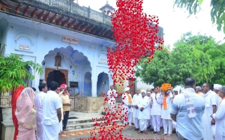 श्री दादू पंच तीर्थ धाम दर्शन यात्रा का घाटडा पहुंचने पर पुष्प वर्षा से भव्य स्वागत