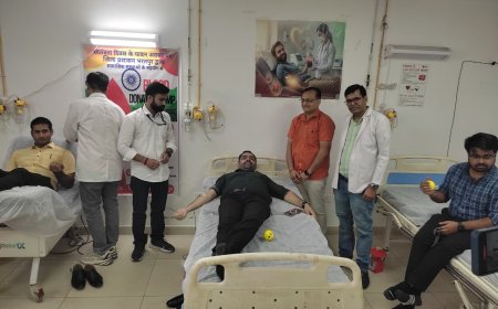 मानव सेवा और पर्यावरण संरक्षण का अनूठा संगम: रक्तदान के साथ पौधे वितरित कर भरतपुरवासियों ने दिया खास संदेश