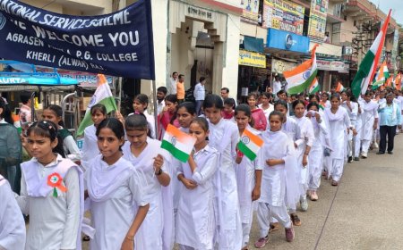 "भारत माता की जय" के जयकारों से गूंजा खेरली: 'हर घर तिरंगा' अभियान के तहत छात्राओं ने दिया एकता का संदेश