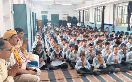 "वृद्धावस्था में करें माता-पिता की सेवा, नशे की लत से रहें दूर" साइबर क्राइम नशे से बचे— सीआई महुवा