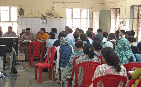 गोविंदगढ़ में स्वास्थ्य विभाग की ब्लॉक स्तरीय समीक्षा बैठक: योजनाओं का लाभ अंतिम व्यक्ति तक पहुंचाने के निर्देश