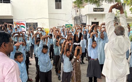 राजकीय उच्च माध्यमिक विद्यालय हथरोई  में योगाभ्यास के दौरान योग को बताया जीवन दर्शन; मानसिक-शारीरिक स्वास्थ्य के लिए नियमित अभ्यास पर जोर