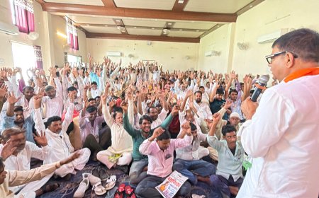 महुवा में नगर निकाय चुनाव को लेकर कांग्रेस की बैठक, 35 वार्डों के लिए 138 दावेदारों ने सौंपा बायोडाटा; आपसी मतभेद भुलाकर एकजुटता के साथ मैदान में उतरने का आह्वान