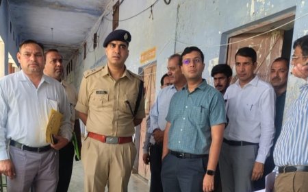 जिला निर्वाचन अधिकारी ने खैरथल एवं मुंडावर में 14 मतदान केन्द्रों का किया निरीक्षण