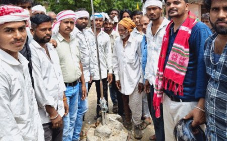 प्रतापगढ़ के बरोठा बिरसा मुंडा का झंडा हटाने पर विरोध:26 अगस्त को होगा महाचिंतन शिविर, असामाजिक तत्वों पर लगाया आरोप