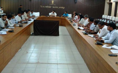 निकाय चुनाव की तैयारी तेज़: जिला कलक्टर ने ली प्रकोष्ठ प्रभारियों की बैठक, पारदर्शी और समयबद्ध चुनाव के निर्देश