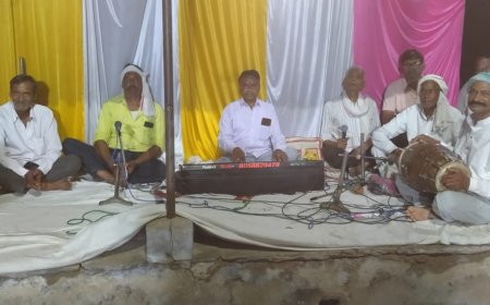 शनिदेव मंदिर पर सजा भक्ति का रंग: मेले में खरीदारी और झूलों का आनंद, भंडारे में उमड़े लोग