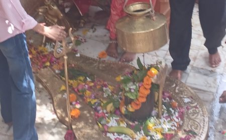 हर-हर महादेव’ से गुंजायमान हुए शिवालय: सावन के अंतिम सोमवार को गोरक्षधाम और प्राचीन मंदिरों में उमड़ा श्रद्धा का सैलाब