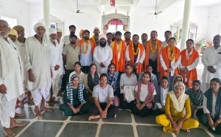 स्वामी नितानंद आश्रम में लगा नि:शुल्क आयुर्वेद शिविर: 300 मरीजों की हुई जांच, बांटी गईं दवाइयां