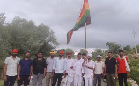 जयकारों के साथ बीघोता से रवाना हुई कारिस देव की द्वितीय ध्वज पदयात्रा
