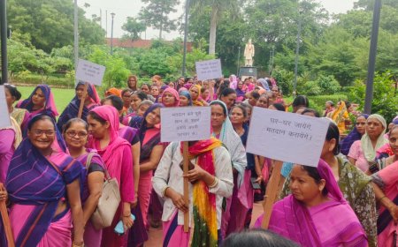 मतदाता जागरूकता को लेकर जिले में बनी मानव श्रृंखला; मतदाताओं को दिलाई गई मतदाता शपथ