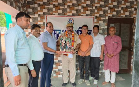 लूट की वारदात को विफल करने वाले सिपाही उदयसिंह का सम्मान; समृद्ध भारत अभियान के निदेशक सीताराम गुप्ता ने किया सम्मान