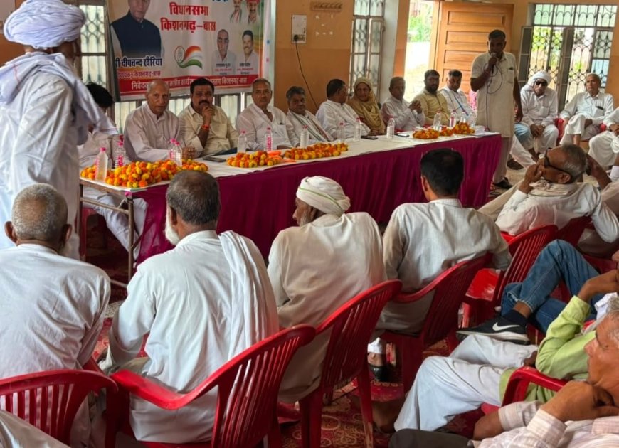 निकाय व पंचायत चुनाव की तैयारियों में जुटी कांग्रेस, खैरथल में दिग्गज नेताओं की मौजूदगी में हुई बड़ी बैठक