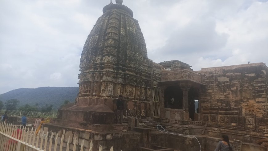 सरिस्का अभयारण्य क्षेत्र में स्थित ऐतिहासिक एवं प्राचीन नीलकंठ महादेव मंदिर में उमड़ी श्रद्धालुओं की भीड़